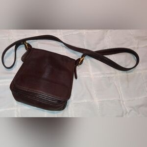 Vintage Coach - Dark Brown Leather Crossbody Bag